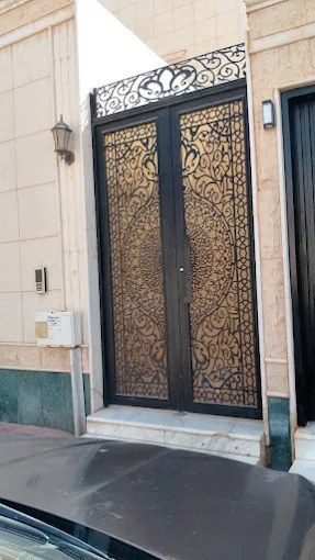 باب حديد زخرفي