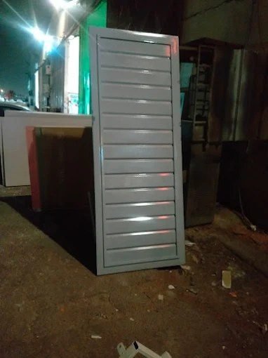 باب شتر معدني